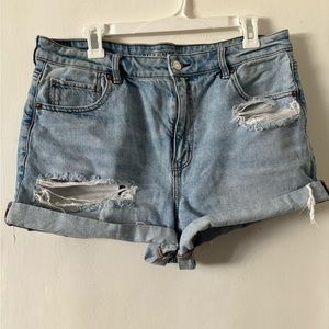 AE “Mom Short” Strigid Demin Short - SIZE 14